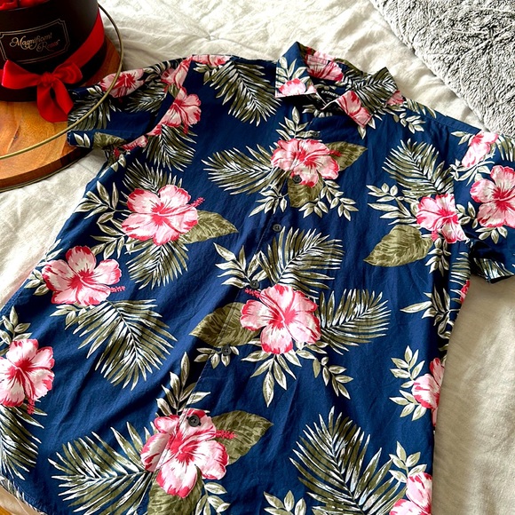 Express (Medium) Floral Short Sleeve Button Up - Picture 2 of 12